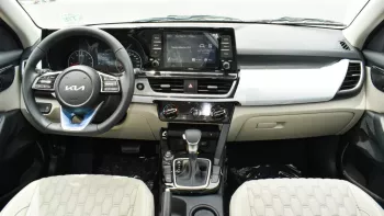 Kia Seltos FWD 2023 1.6L V4