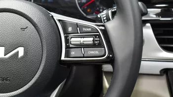 Kia Seltos FWD 2023 1.6L V4