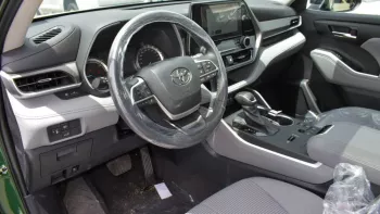 Toyota Highlander GLE Hybrid 2.5L V4 AWD 2023