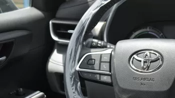 Toyota Highlander GLE Hybrid 2.5L V4 AWD 2023