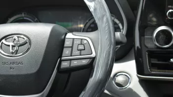 Toyota Highlander GLE Hybrid 2.5L V4 AWD 2023