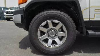 Toyota FJ Cruiser 4WD V6 2023