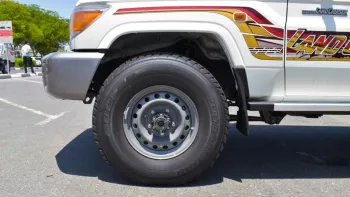 Toyota Land Cruiser Hard Roof LX V8 4WD 2023