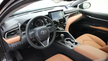 TOYOTA CAMRY LUMIERE 2.5L HYBRID 2023