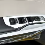 Kia K5 FWD 2023 V4 Mid Option - Thumbnail 6
