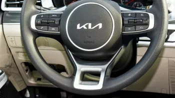 Kia K5 FWD 2023 V4 Mid Option