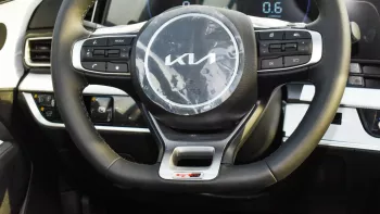 Kia Sportage 2023 FWD 2.0L V4 Full option