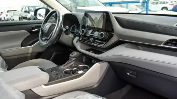 Toyota Highlander Hybrid GLE FWD 2.5L 2023