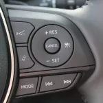 LHD - TOYOTA RAV4 2.0L PETROL FULL OPTIONS AUTOMATIC 2023 WHITE - Thumbnail 9