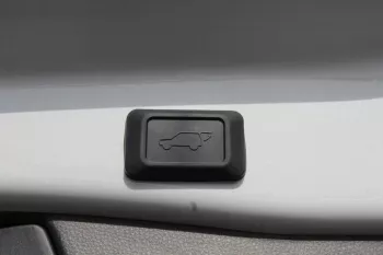 LHD - TOYOTA RAV4 2.0L PETROL FULL OPTIONS AUTOMATIC 2023 WHITE