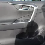 LHD - TOYOTA RAV4 2.0L PETROL FULL OPTIONS AUTOMATIC SILVER 2023 - Thumbnail 7