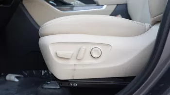 Toyota Highlander hybrid 2023 2.5L V4 AWD