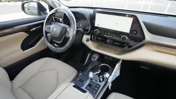 Toyota Highlander hybrid 2023 2.5L V4 AWD