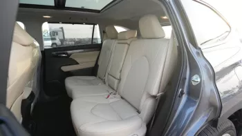 Toyota Highlander hybrid 2023 2.5L V4 AWD