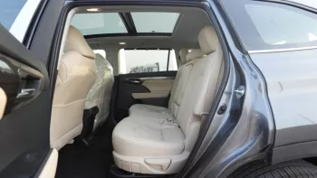Toyota Highlander hybrid 2023 2.5L V4 AWD