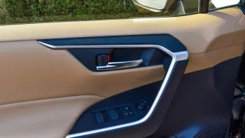 Toyota RAV4 Hybrid AWD 2.5L with sunroof 2023