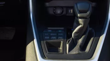 Toyota RAV4 Hybrid AWD 2.5L with sunroof 2023