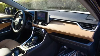Toyota RAV4 Hybrid AWD 2.5L with sunroof 2023
