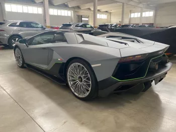 LHD - LAMBORGHINI AVENTADOR ULTIMATE ROADSTER AUTOMATIC / MODEL - 2022