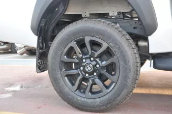 LHD - TOYOTA HILUX 2.8L DIESEL DOUBLE CAB 4 X 4 ADVENTURE MANUAL