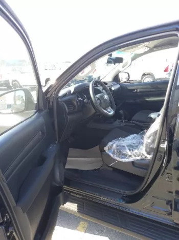 LHD - TOYOTA HILUX 2.7L PETROL DOUBLE CAB 4 X 4 HIGH AUTOMATIC