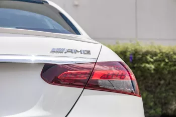 MERCEDES Benz E350 2021 RWD AMG Body Kit White Color