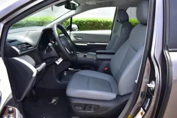 2023 TOYOTA SIENNA XLE HYBRID 2.5L FWD 8-SEATER AT
