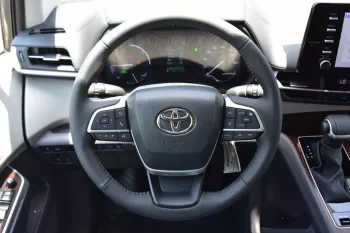 2023 TOYOTA SIENNA XLE HYBRID 2.5L FWD 8-SEATER AT