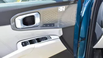 Kia Sorento hybrid 1.6L full option FWD 2023