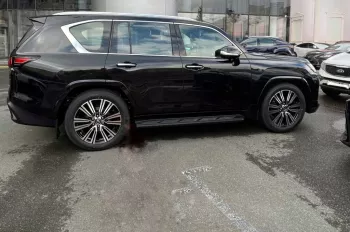 LHD - LEXUS LX600 3.5L V6 PETROL TWIN TURBO VIP AUTOMATIC 2023 Model Year