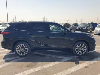 2023 Toyota Highlander 2.4L Petrol Platinum Awd canadian spec