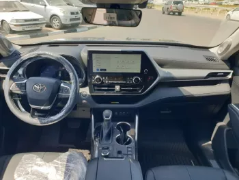 2023 Toyota Highlander 2.4L Petrol Platinum Awd canadian spec