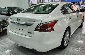 Nissan Altima SV 2.5L V4 2016 Mid Option White Color