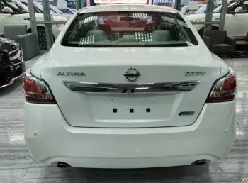 Nissan Altima SV 2.5L V4 2016 Mid Option White Color