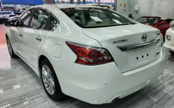 Nissan Altima SV 2.5L V4 2016 Mid Option White Color