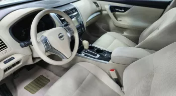 Nissan Altima SV 2.5L V4 2016 Mid Option White Color