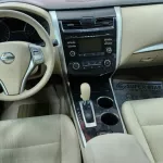 Nissan Altima SV 2.5L V4 2016 Mid Option White Color - Thumbnail 8
