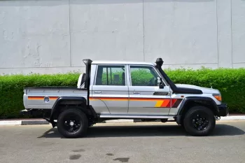 2023 MODEL TOYOTA LAND CRUISER 79 DOUBLE CAB PICKUP BLACK EDITION V8 4.5L TURBO DIESEL 4WD MT