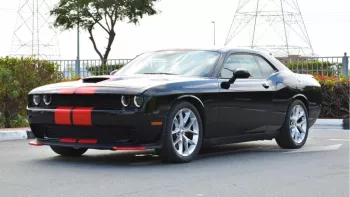 Dodge challenger 3.6L V6 2020 RWD Black and red color