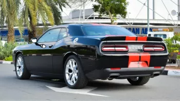 Dodge challenger 3.6L V6 2020 RWD Black and red color