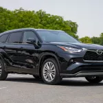 TOYOTA HIGHLANDER PLATINUM 2.4L PETROL AWD AT MY2023 – BLACK - Thumbnail 2