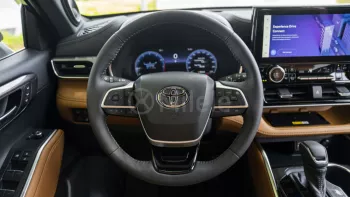 TOYOTA HIGHLANDER PLATINUM 2.4L PETROL AWD AT MY2023 – BLACK