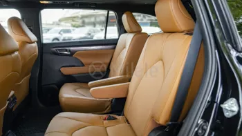 TOYOTA HIGHLANDER PLATINUM 2.4L PETROL AWD AT MY2023 – BLACK