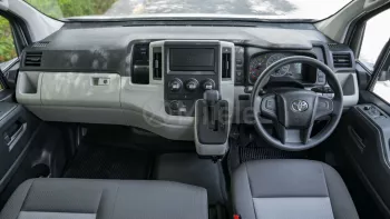 TOYOTA HIACE HR 2.8L DIESEL AT 14SEATER MY2023 – WHITE (RHD)