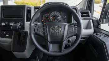 TOYOTA HIACE HR 2.8L DIESEL AT 14SEATER MY2023 – WHITE (RHD)