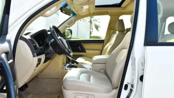 Toyota land cruiser GXR 2019 V8 4WD 4.6L white color