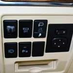 Toyota land cruiser GXR 2019 V8 4WD 4.6L white color - Thumbnail 6