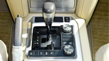 Toyota land cruiser GXR 2019 V8 4WD 4.6L white color