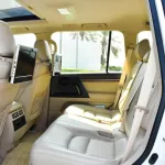 Toyota land cruiser GXR 2019 V8 4WD 4.6L white color - Thumbnail 9