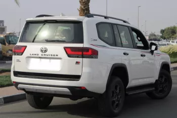 LHD - TOYOTA LANDCRUISER 300 3.3L DIESEL GR SPORT AUTOMATIC WHITE 2023